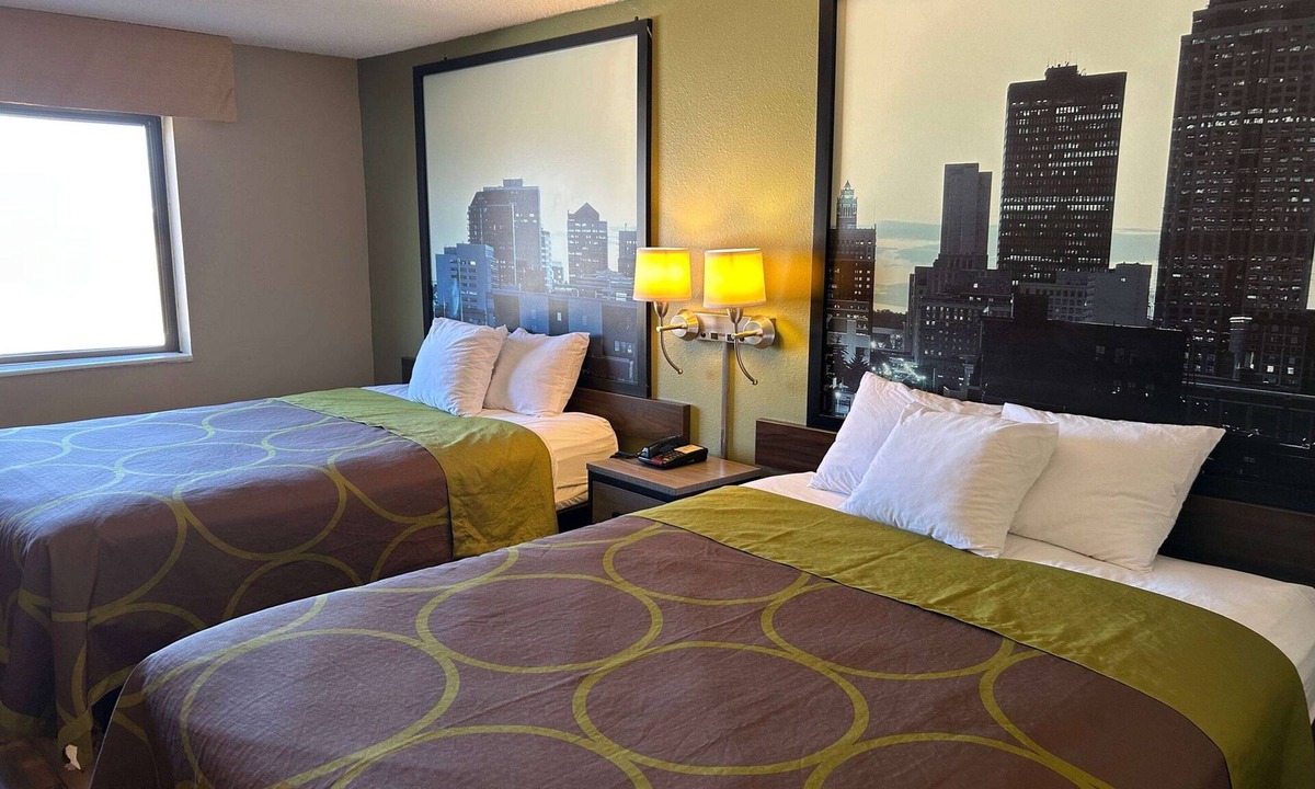 Perry Hotel | Super 8 by Wyndham Perry IA
