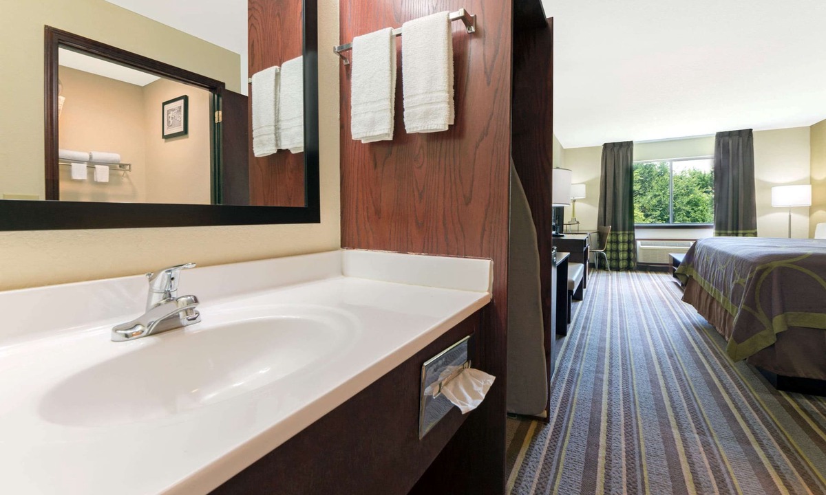 Perry Hotel | Super 8 by Wyndham Perry