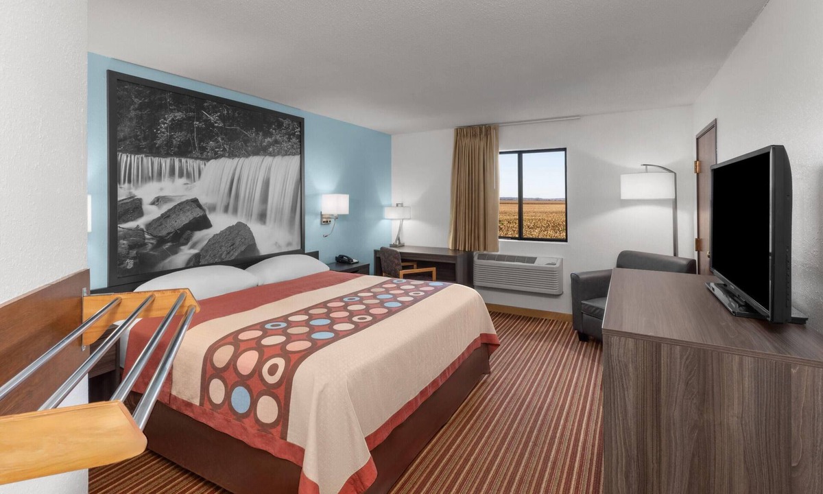 Rock Port Hotel | Super 8 by Wyndham Rock Port MO