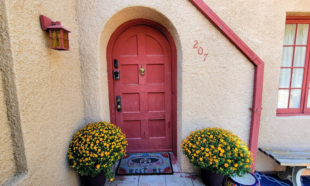 Nob Hill House | Super cozy southwestern style house. Lots of food/activities nearby.