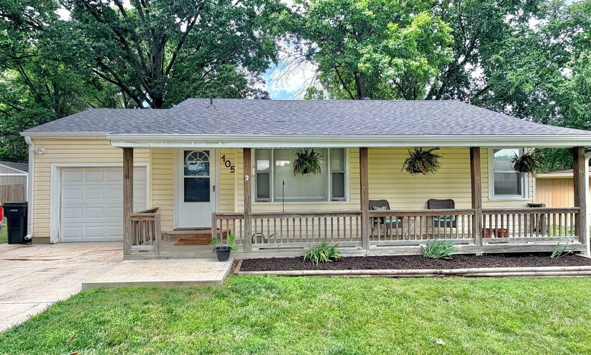 Lansing House | Superb 2-bedroom house in charming neighborhood