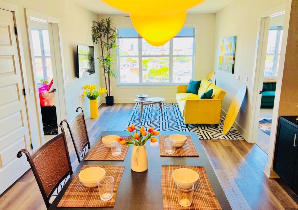 Deep Ellum Apartment | Surf Richard's Flat - The Black Collection