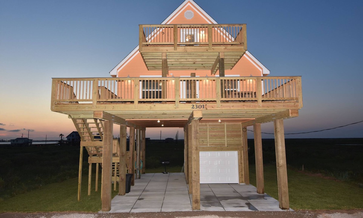 Surfside Beach House | Surfside Freeport Beach HouseOcean&BayViews,stepsfromtheOcean! SnowBirds Welcome