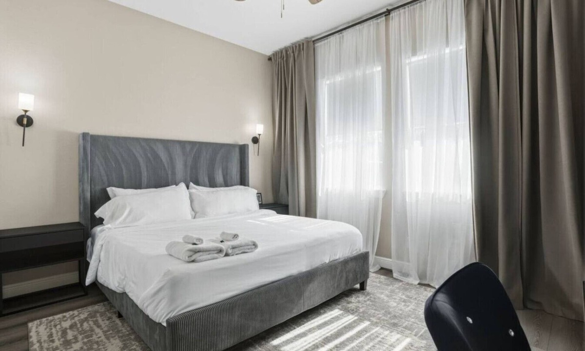Greater Fondren Southwest House | SW Houston 2BR | King Beds, Conference Table