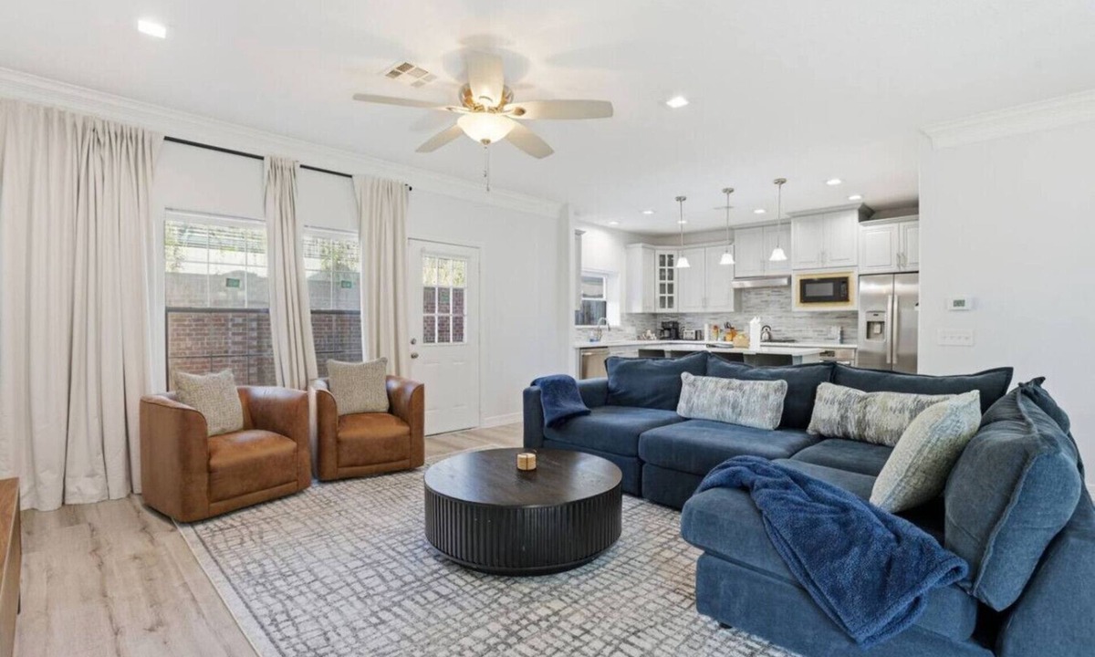 Greater Fondren Southwest House | SW Houston 3BR Sleeps 10 | 2 Living Areas