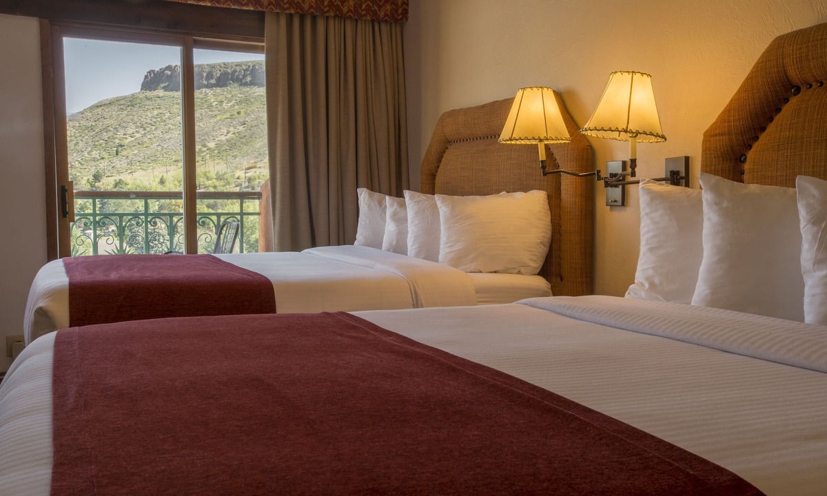 Golden Hotel | Table Mountain Inn