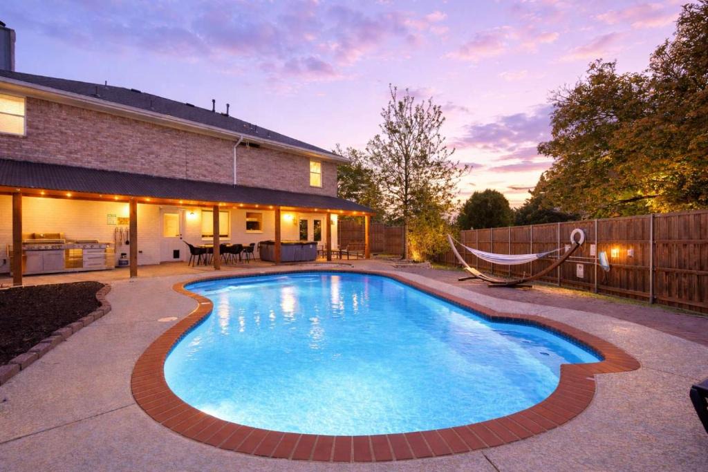 Rowlett House | Texan 5 3 Oasis - Hot tub Pool Cinema Room