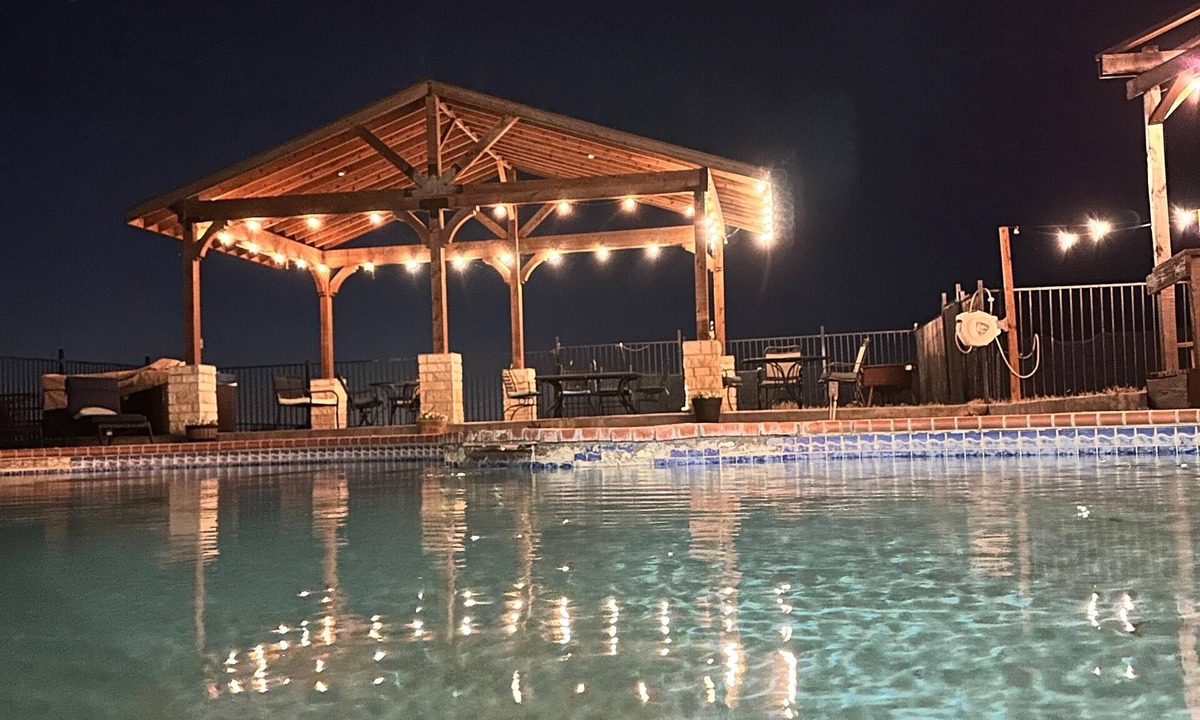 Weston House | Texas Farmhouse on 10 Acres with private Pool and Hot Tub Spa