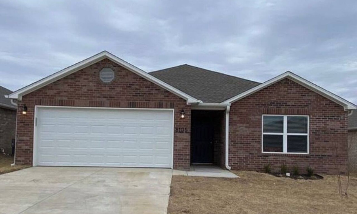 Sebastian County House | The Adeline/2 minutes from ARCOM/sleeps 10/Chaffee Crossing