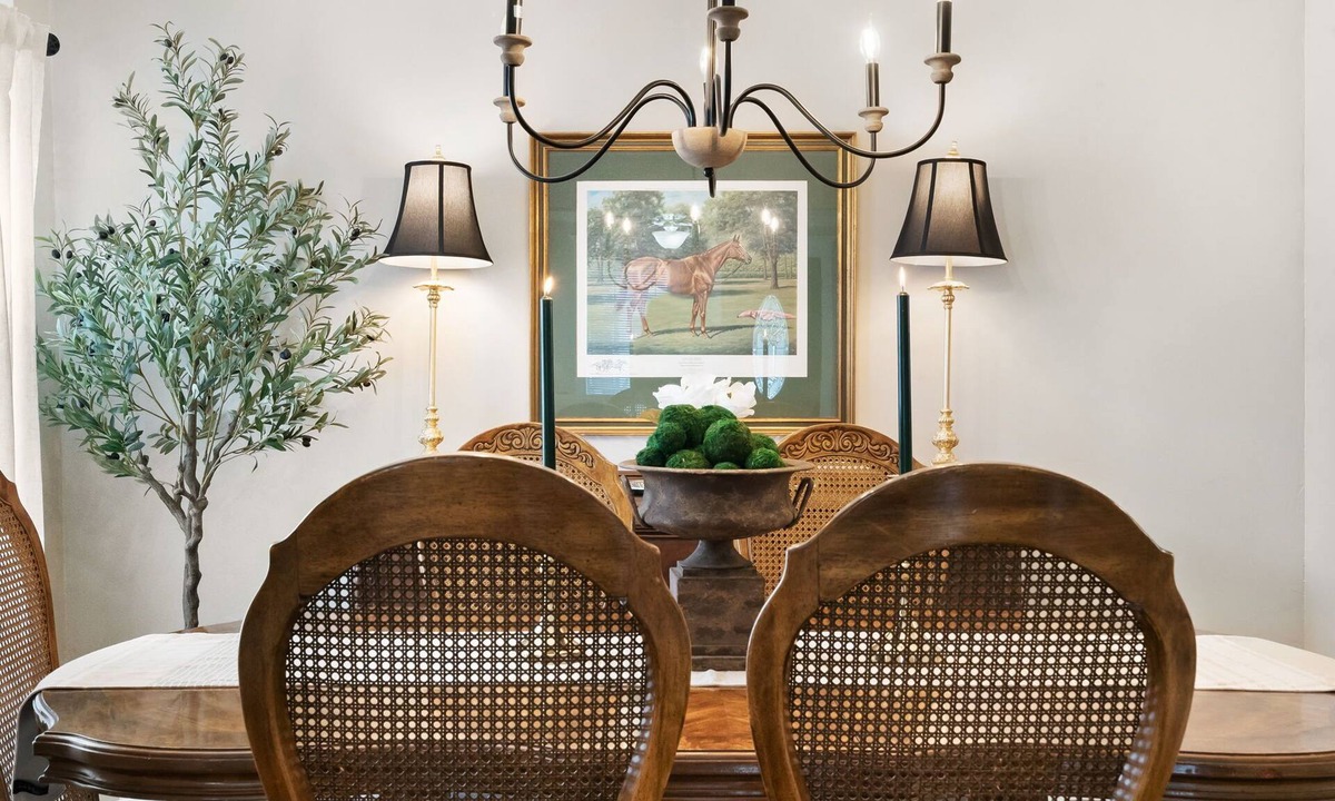 Weatherford House | The Annie, 2 Bed- 1 Bath Charming and Newly Renovated Home - "A Guest Favorite!"