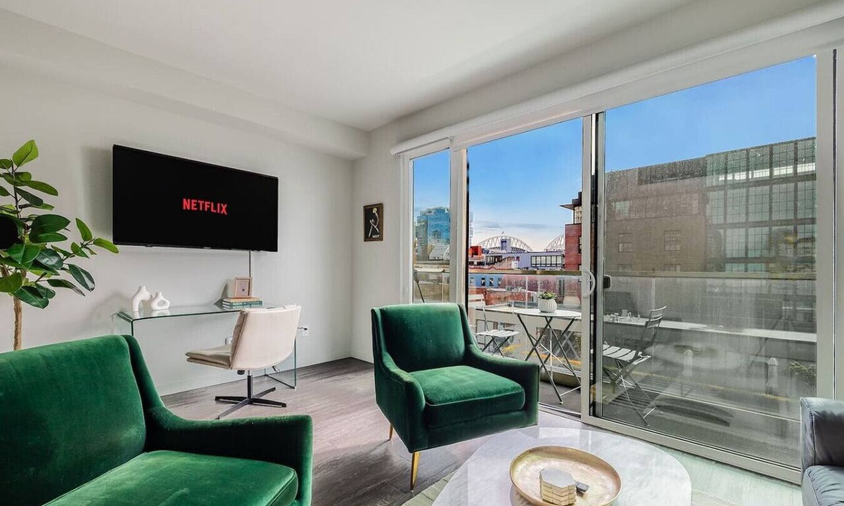Pioneer Square Apartment | The Astra Suite | Walk to Stadiums!