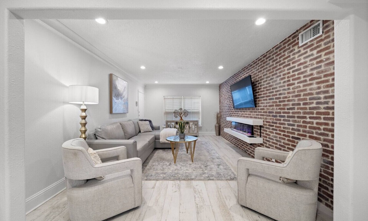 South Central Houston Apartment | The Bishop's Haven 2