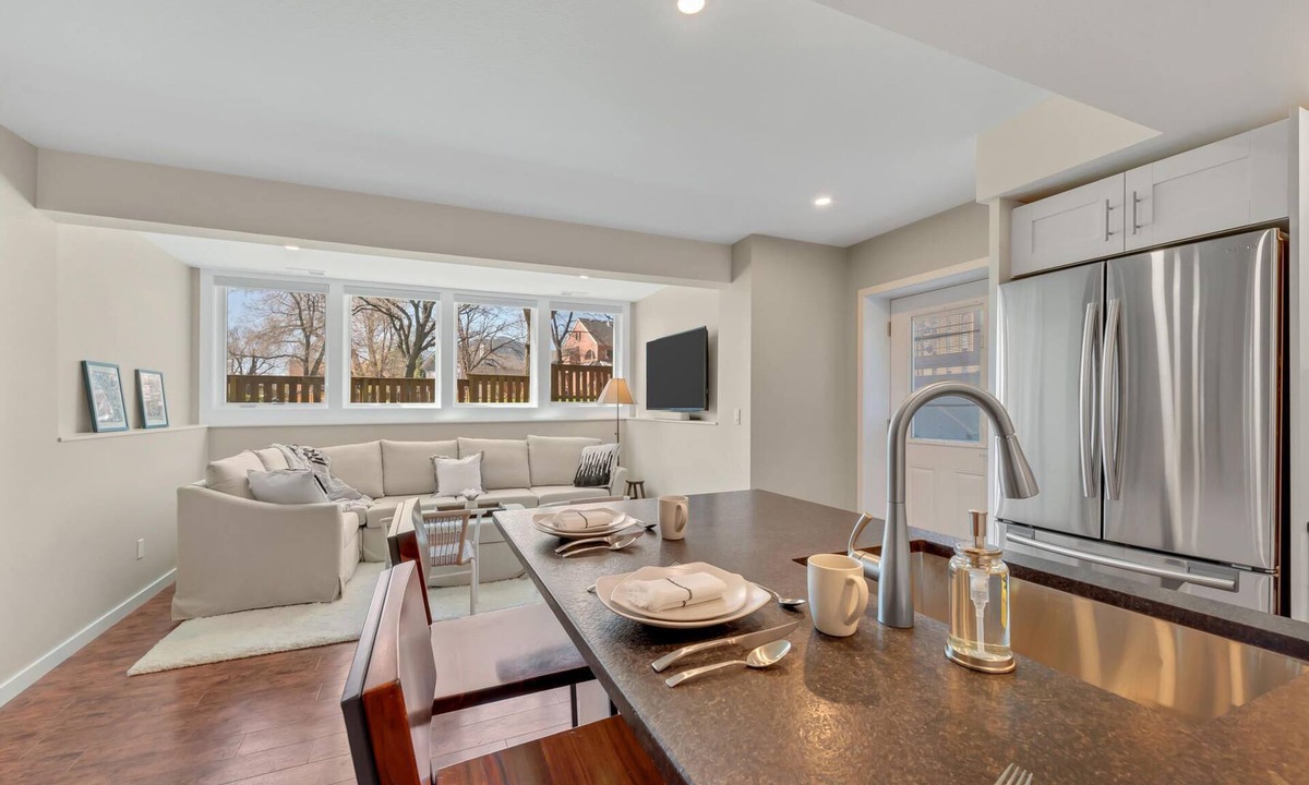 Melody Heights Apartment | The Blue Door - Modern Luxury Living near Pearl Street