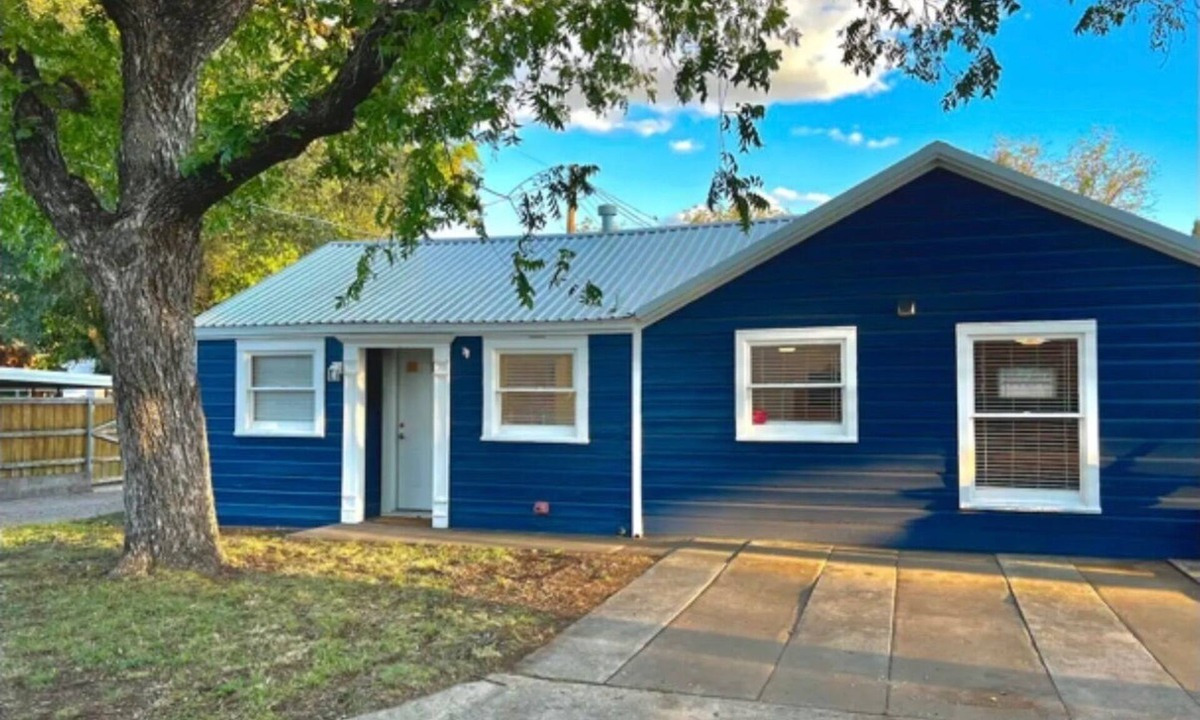 San Angelo House | The Blue Oasis 2BR Cottage w/Pet-Friendly Yard