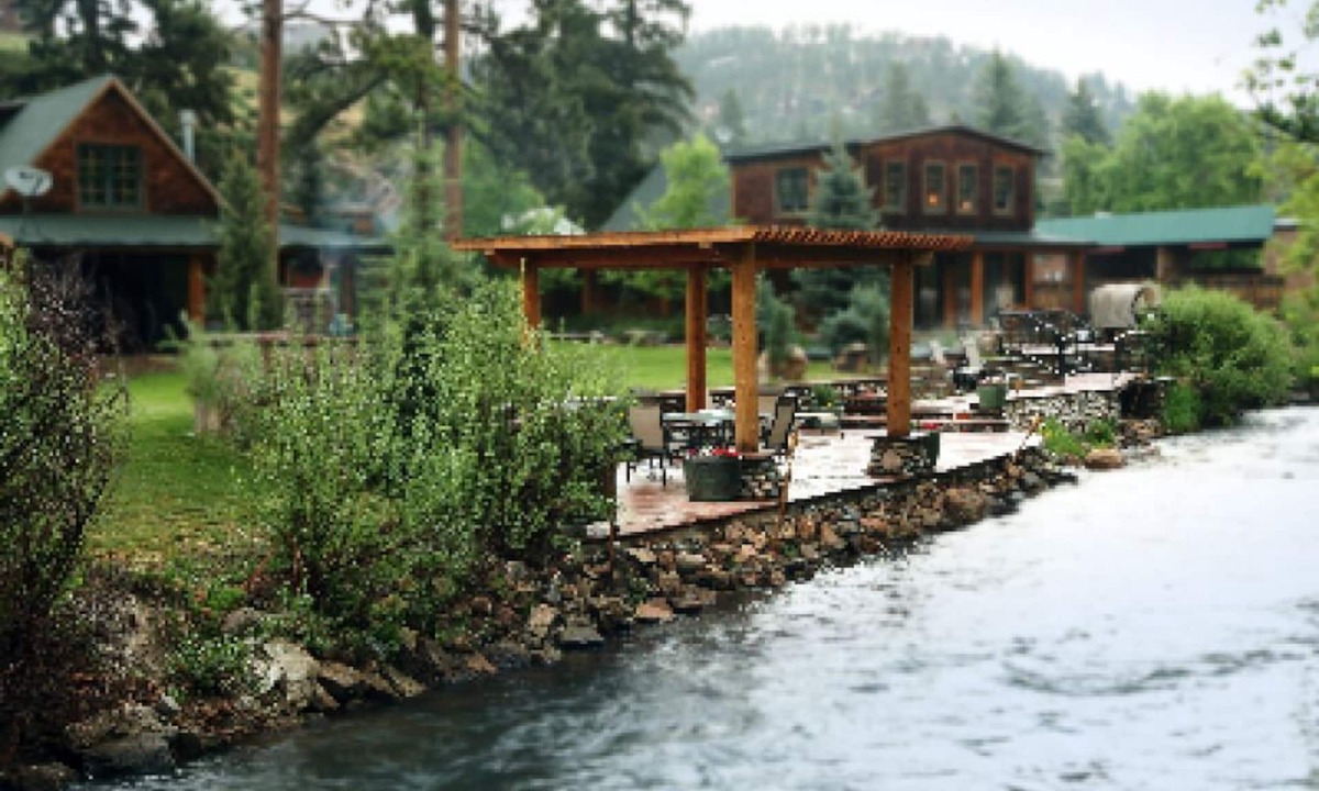 Evergreen Cabin | The Cabins at Country Road