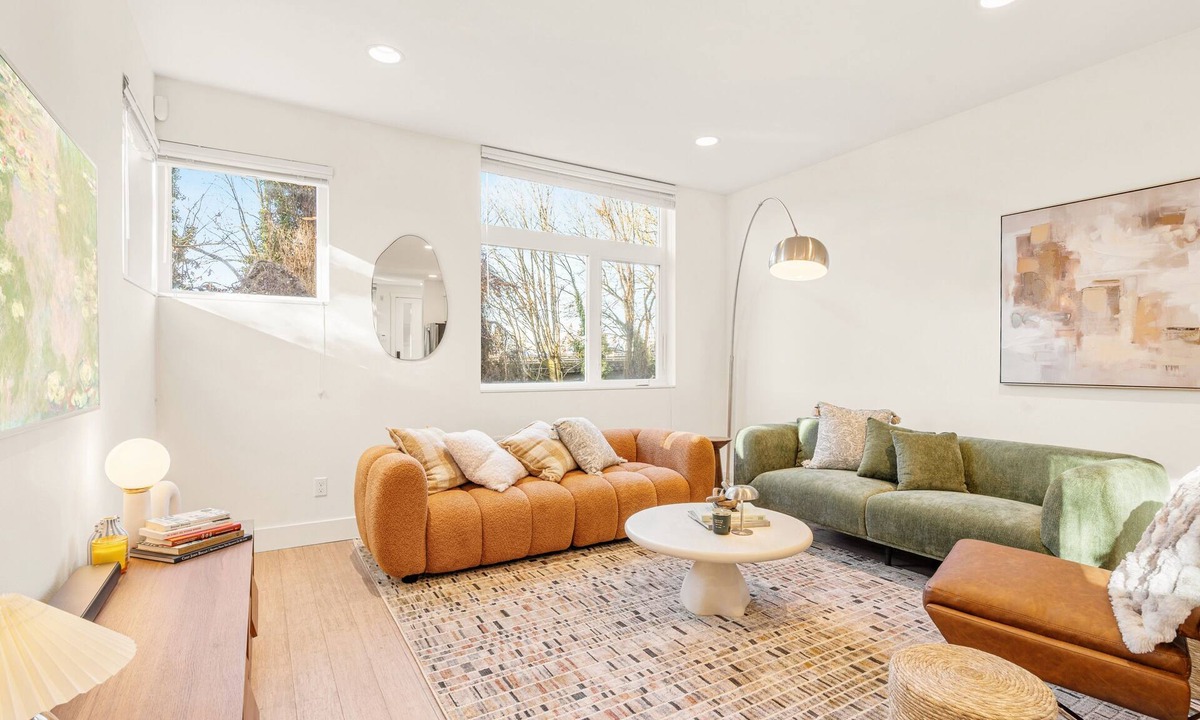 Capitol Hill House | The CapHill Palette-Rooftop, GameLounge, Parking & EV