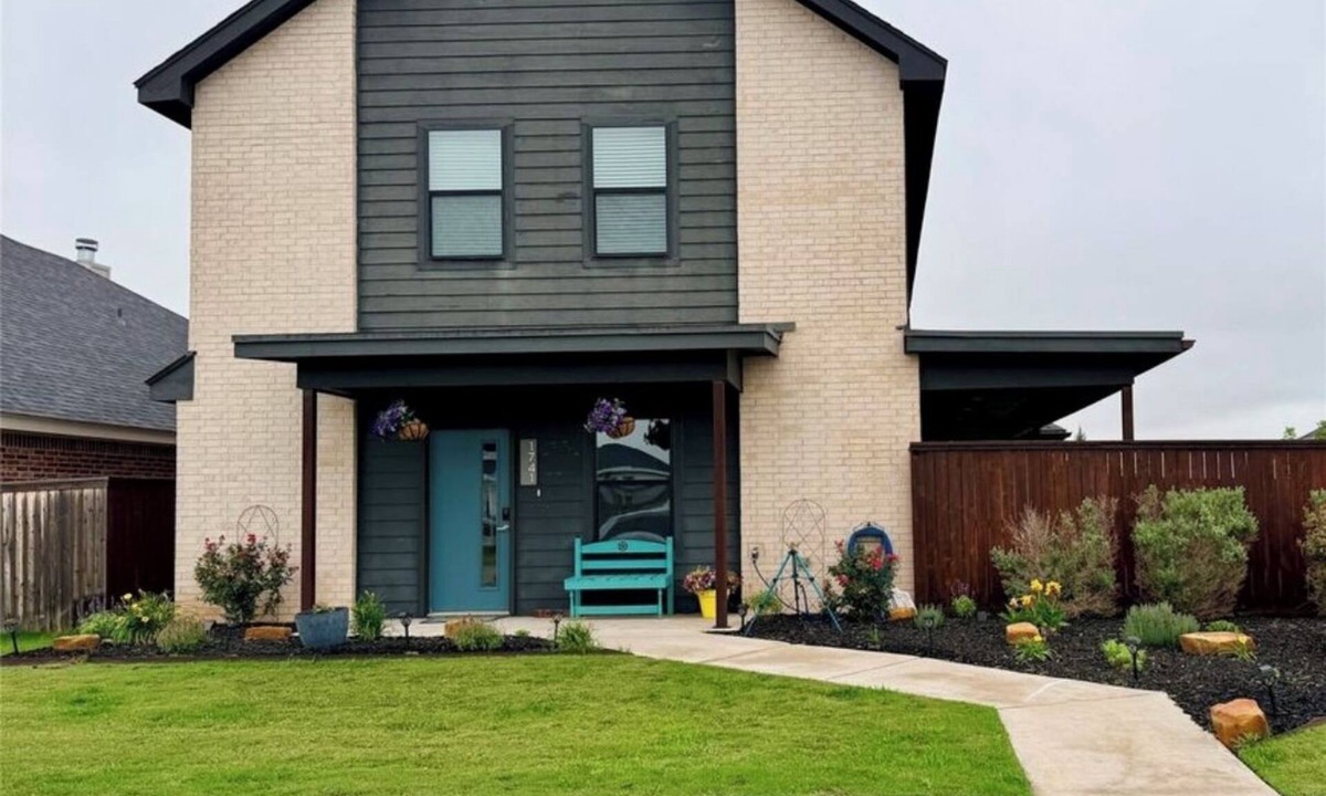 Abilene House | The Carriage House - 5 BEDROOMS/SLEEPS 16/1 MILE FROM ACU