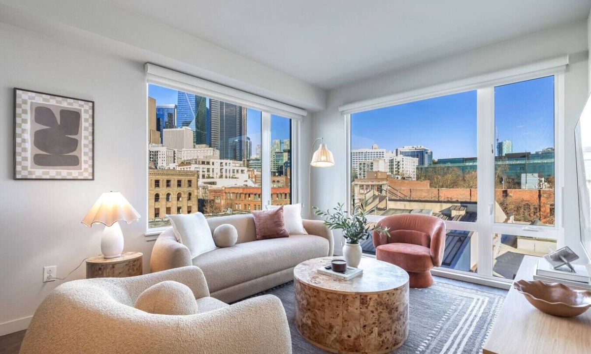 Pioneer Square Apartment | The City Lookout | Views + Walk to Stadiums