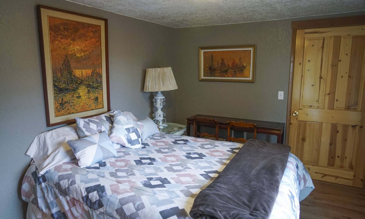Astoria Condo | The Columbia Studio