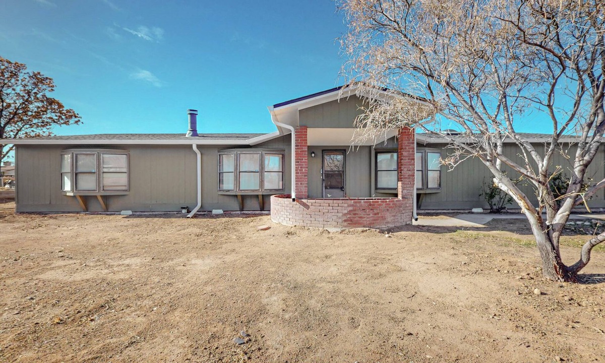 Jade Park House | The Cozi Mountainview Corner! Spacious 4-bedroom house in charming Albuquerque.