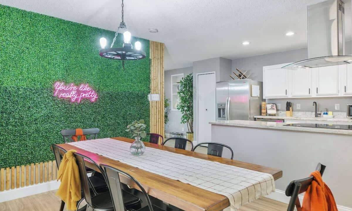 The Colony House | THE COZY COLONY GETAWAY-4BD/2BA 2 KING SUITES