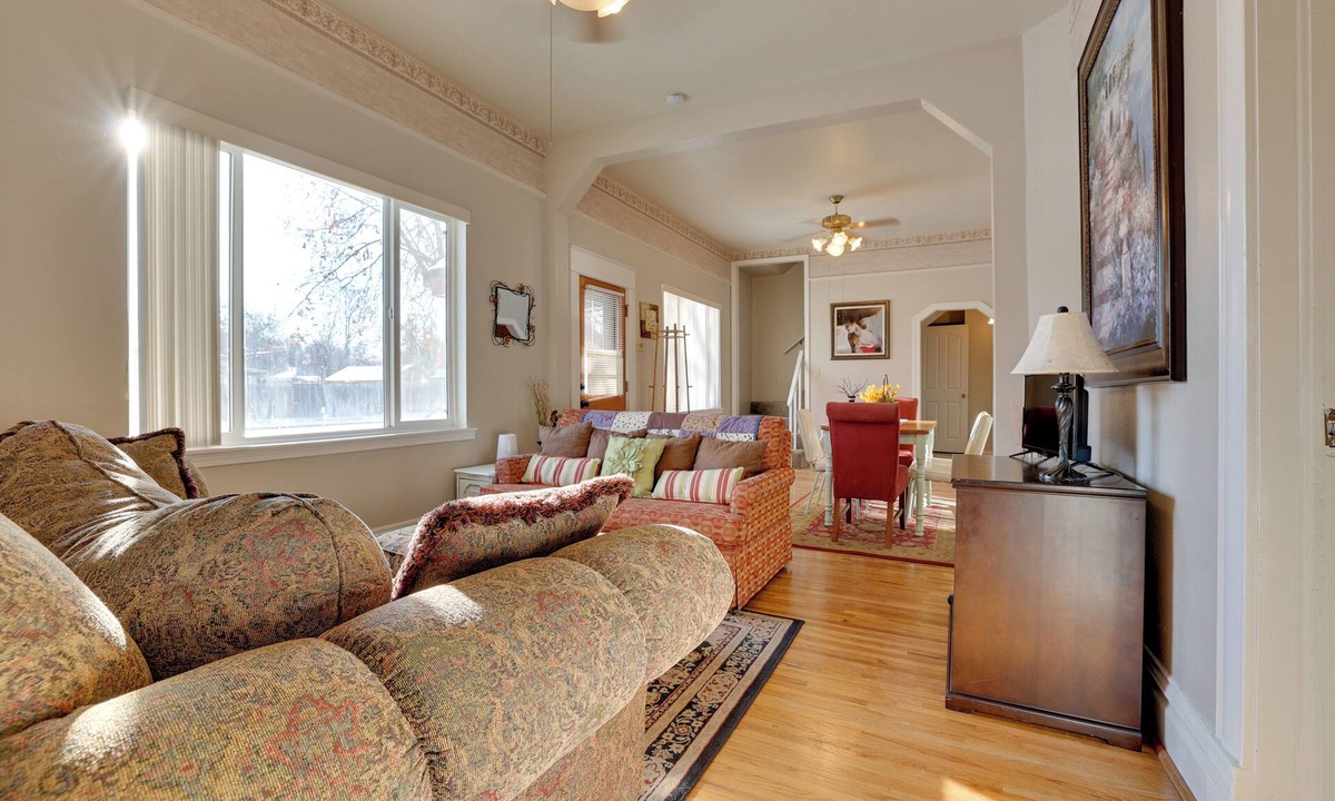 Caldwell House | 'The Diamond Bungalow' - Cozy Caldwell Home!