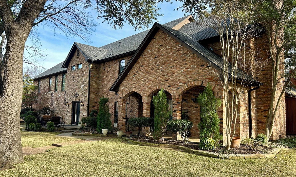 Lewisville House | The Eagle Nest - a luxury estate near Highland Village with room for 20 guests