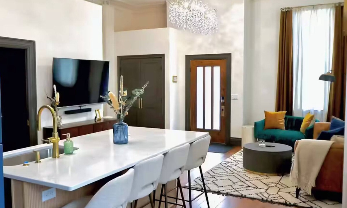 Burlington Apartment | The Emerald Loft - Spa Shower Suite + King Bed Near Downtown, Steps from Bakery