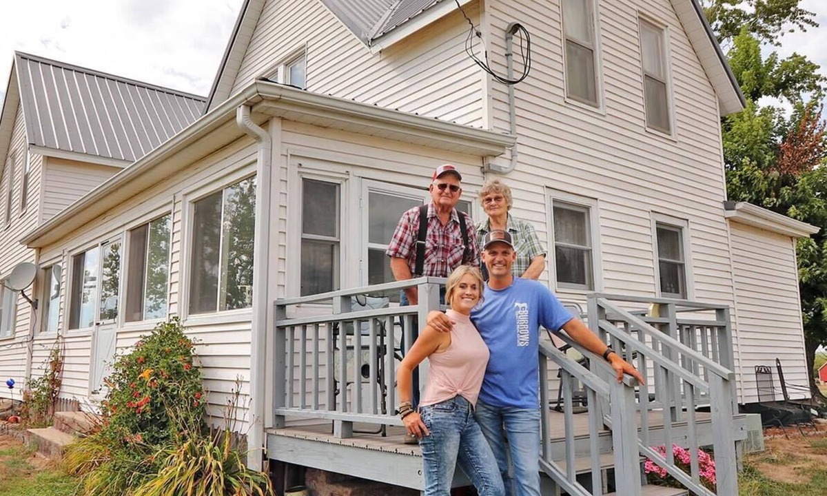 Johnson County House | The Farmhouse - A True Country getaway on 40 acres!