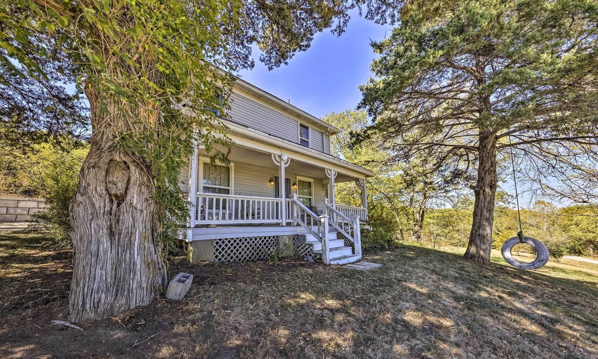 Waldron House | The Farmhouse (Unit B) at Deer Ridge Estate