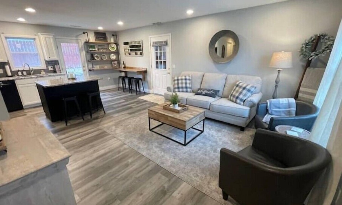 Quincy House | The Fieldhouse a Simply Charming property