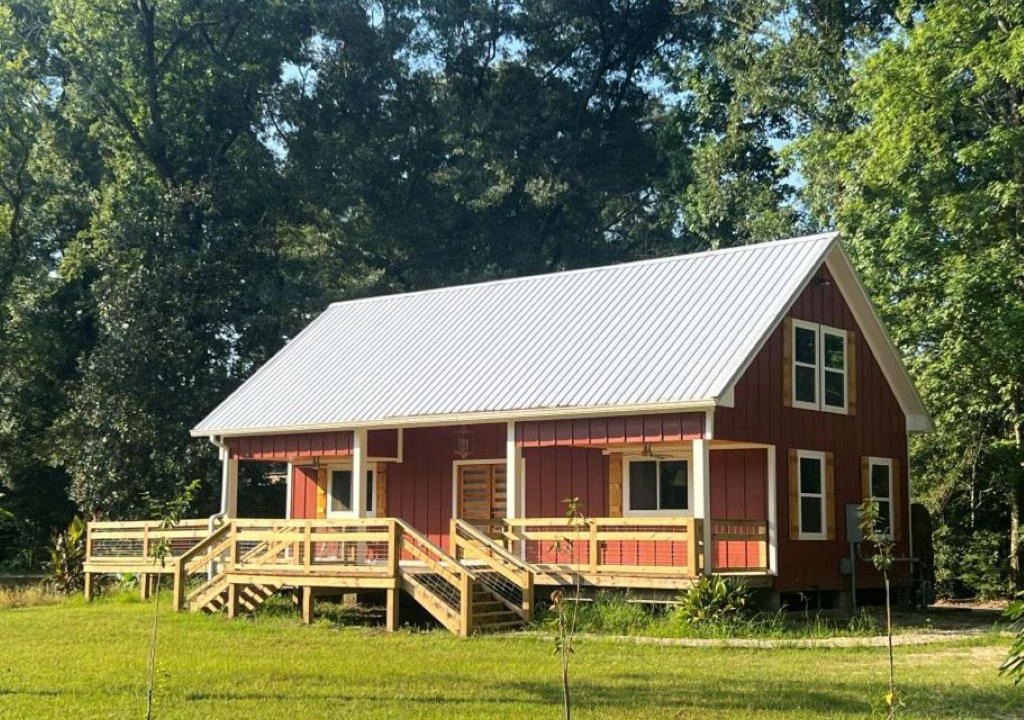 Baker House | The Firehouse- Small cottage on the river