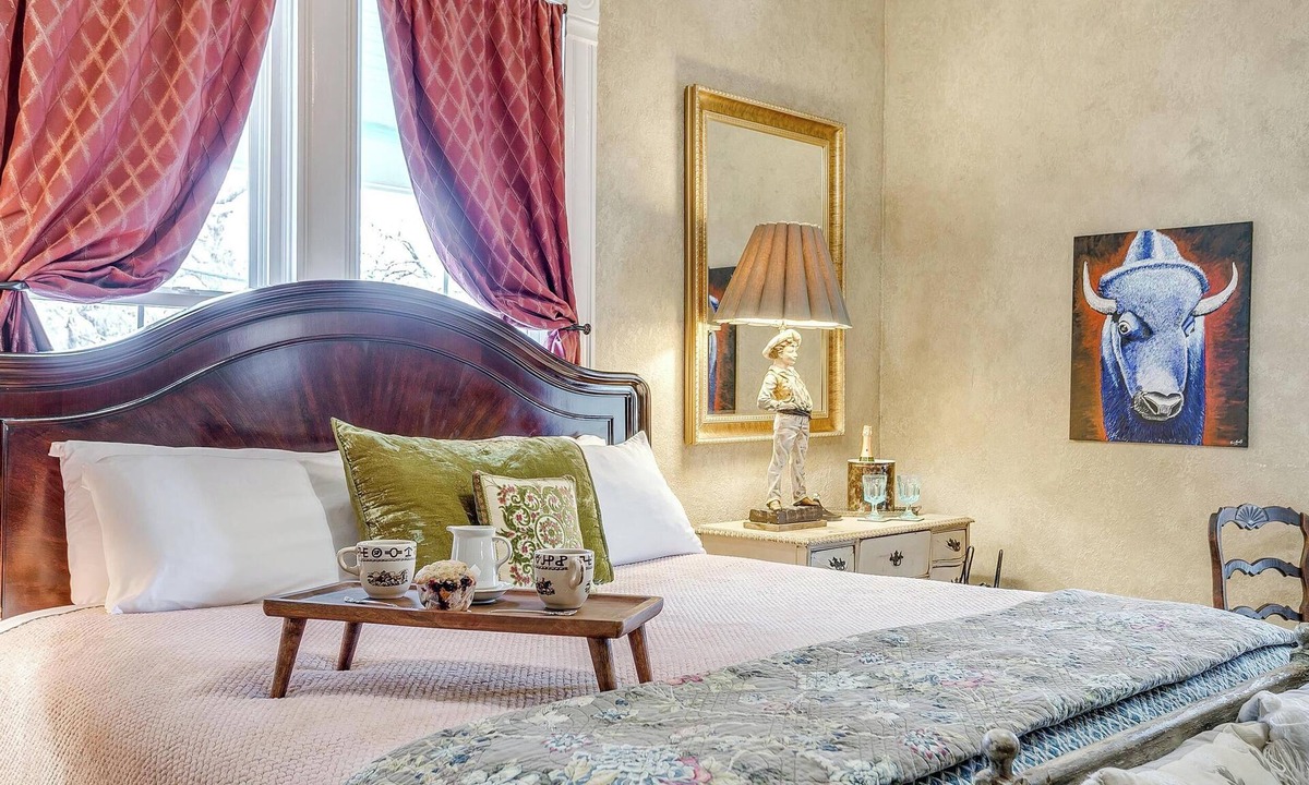 Stephenville House | The Gallery House: Boutique Stay Right by Tarleton