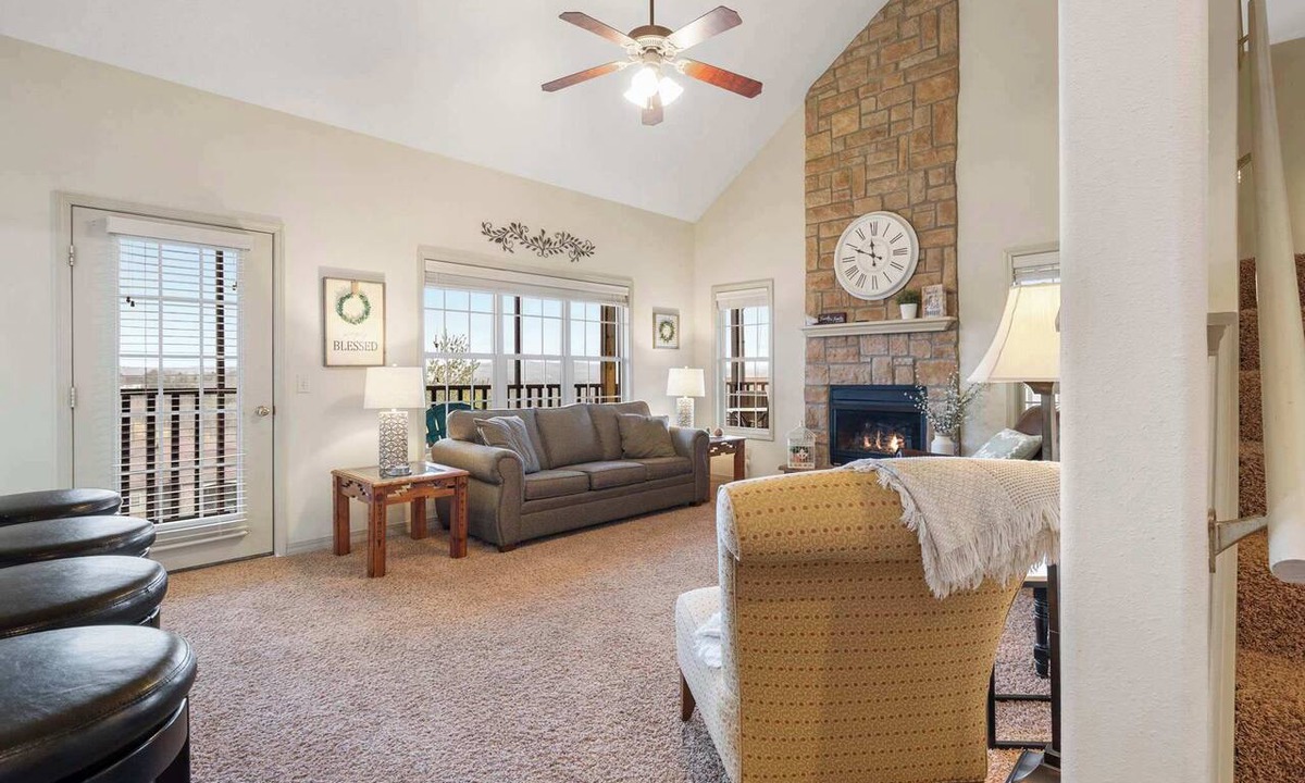 Branson West House | The Gathering Place | Minutes to 61-Acre Theme Park