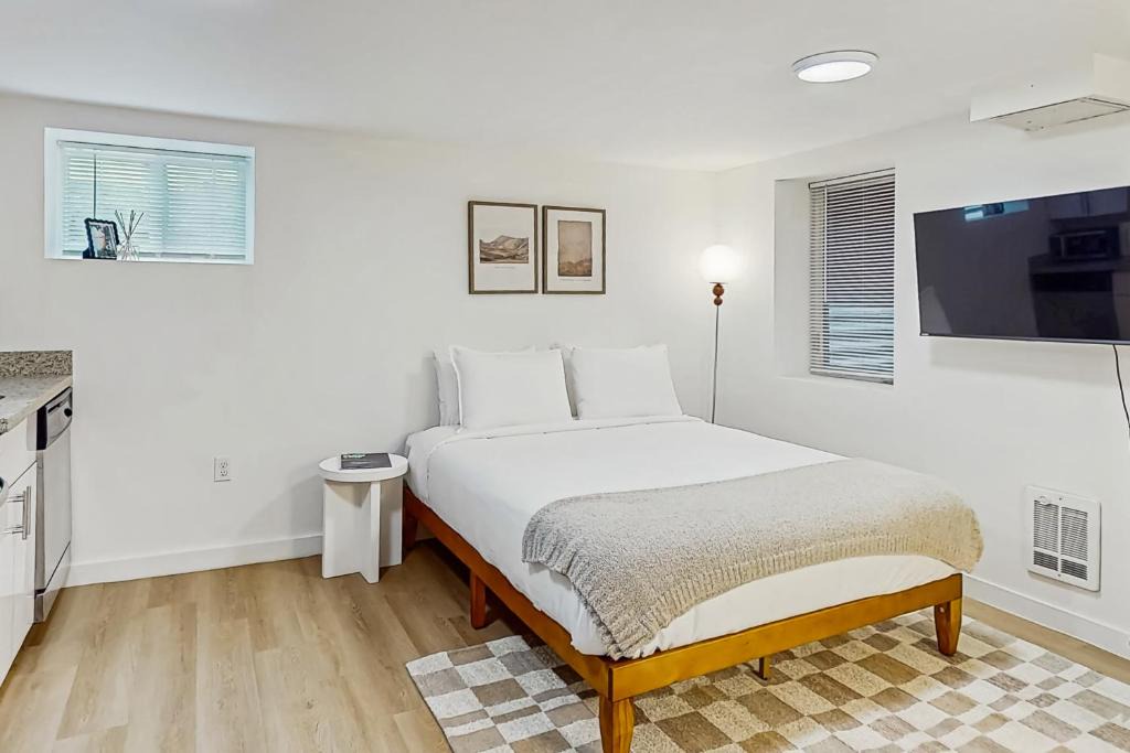 Lower Queen Anne Hotel | The Gordon Getaway