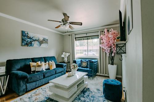Nacogdoches Apartment | The Homestead Luxury Cozy 2BR Apartment in Nacogdoches Near SFA University and Downtown Pet Friendly Business Ready Extended Stays Welcome with Self Check In High Speed WiFi Full Kitchen In Unit Laundry Private Parking and Quiet Comfort