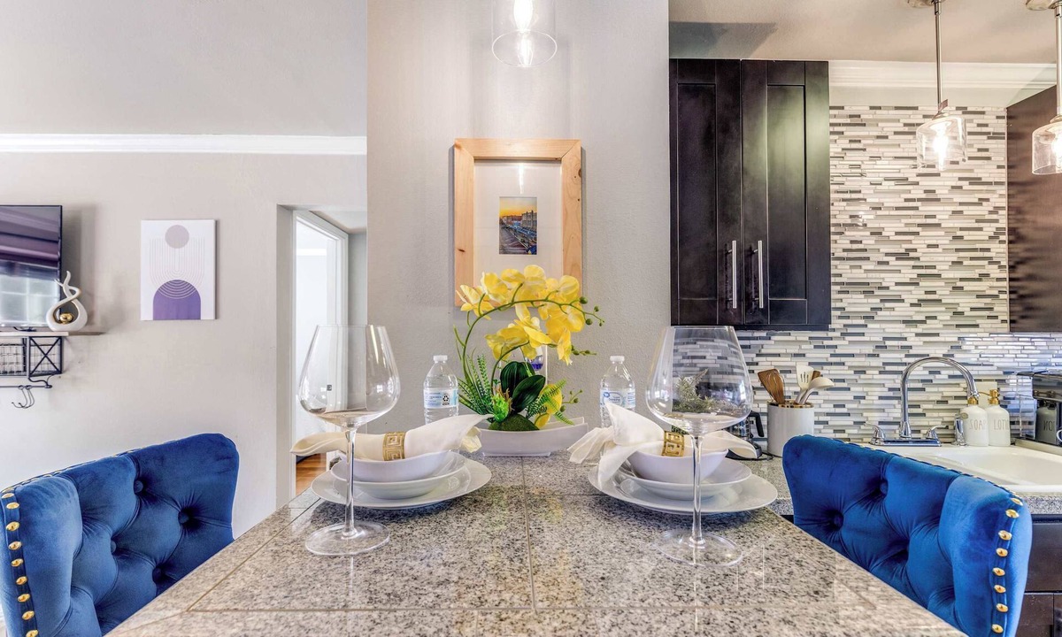 Nacogdoches Apartment | The Homestead - Luxury-cozy 2BR Apartments Near SFA & Historic Downtown Nacogdoches