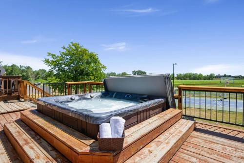 Loveland House | The Lake House on Boyd with a Private Boat Ramp and Dock