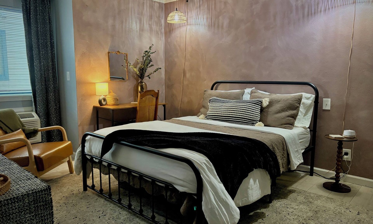 Englewood Condo | The Le Petitè Retreat