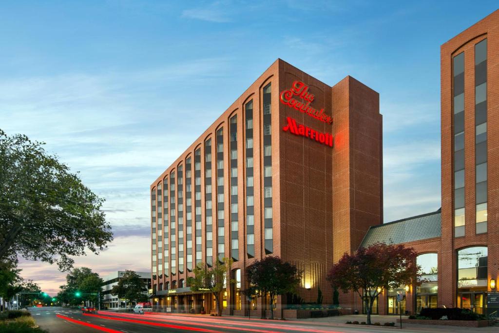 Downtown Lincoln Hotel | The Lincoln Marriott Cornhusker Hotel