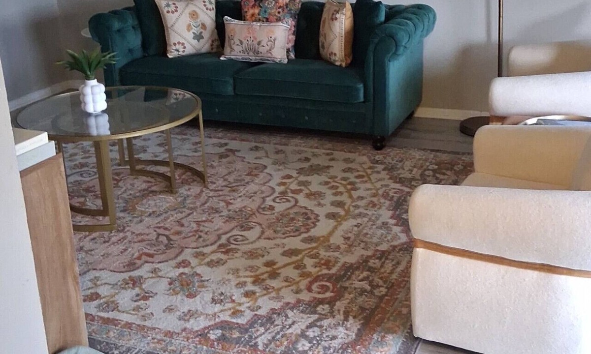 Garland Apartment | The Lively Getaway | Vibrant Colors + BBQ