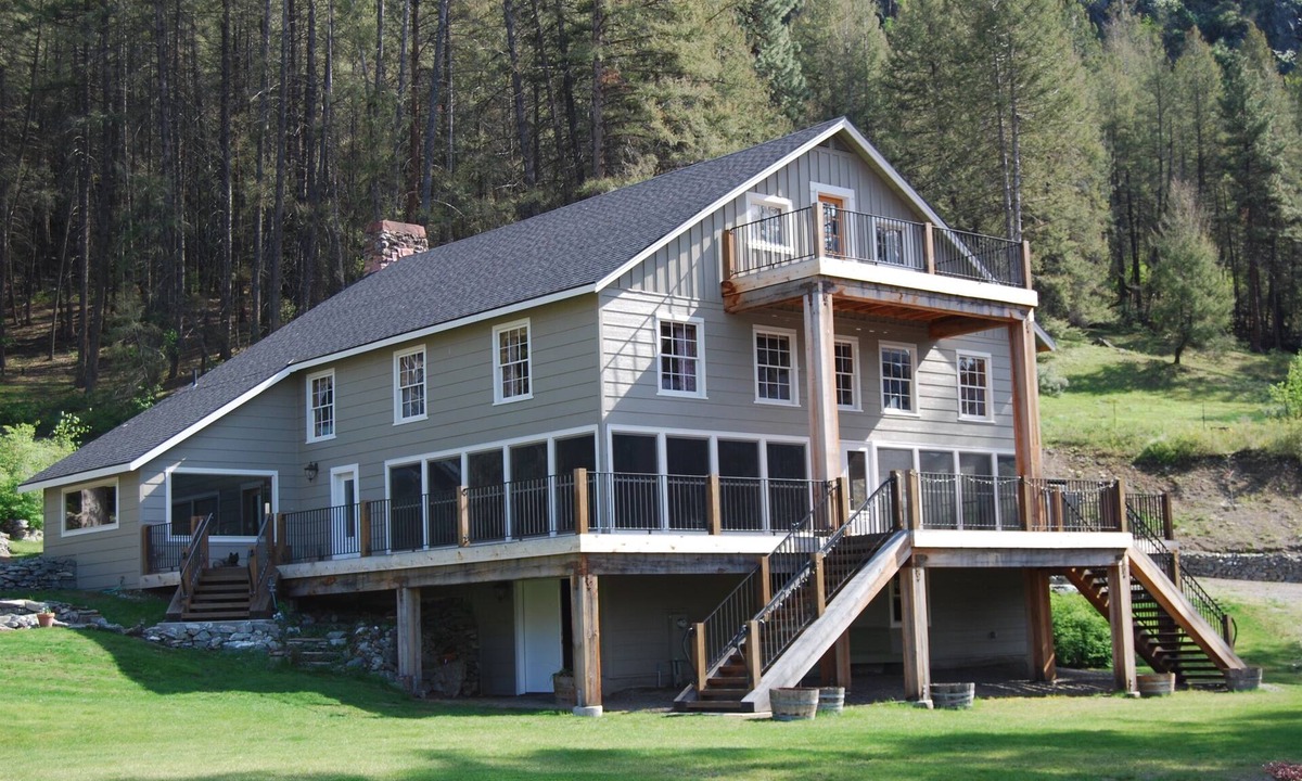Okanogan County Cabin | The Lodge at Palmer Lake - waterfront