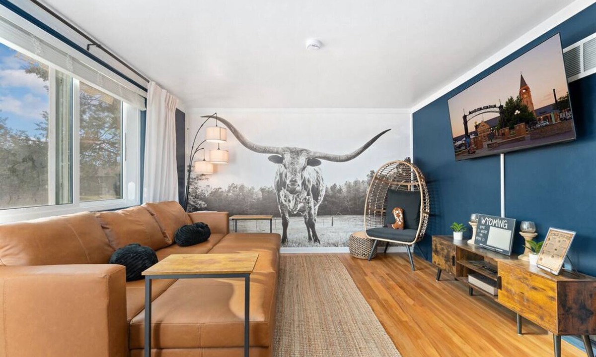 Cheyenne Apartment | The Longhorn Hideout