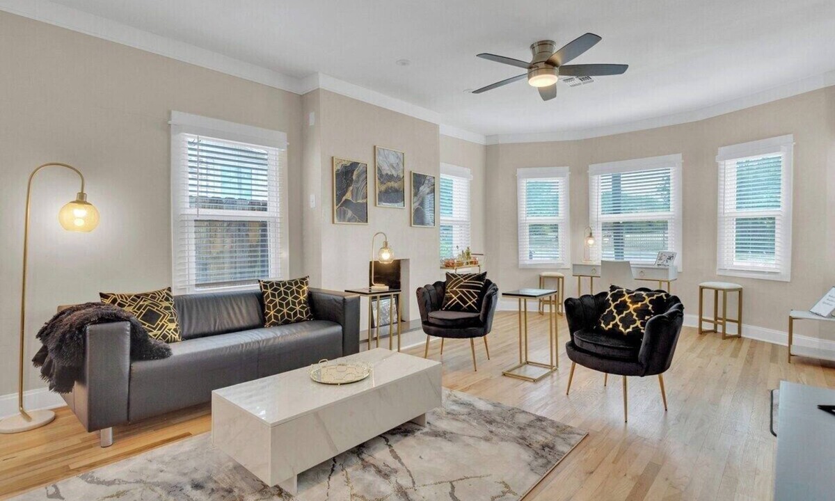 Near East Side House | The Marbled Speakeasy - Luxury Home w/backyard. 3 minutes to the Alamo!