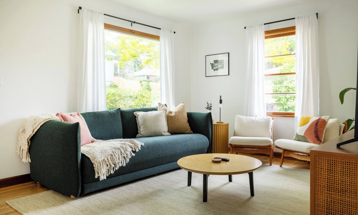 Pullman House | The McKenzie BnB | Walk to WSU & Downtown | 3BR/2BA | Sleeps 6–8