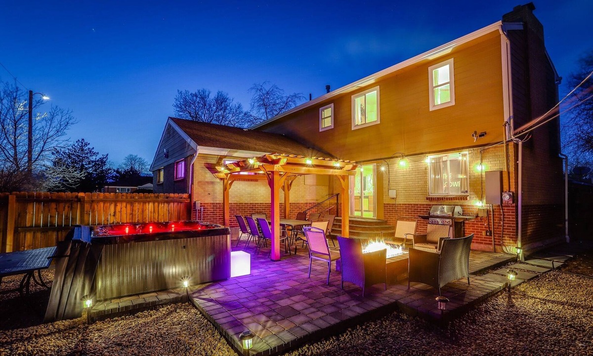 Dupont House | The Neon Cowboy: Hot Tub, Fire Pit, Movie Theater
