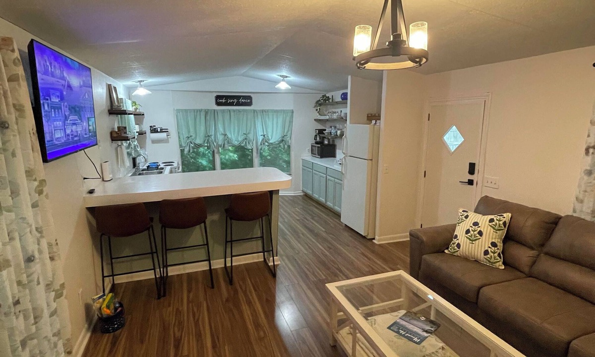 Mount Ida Cottage | The Ouachita Nook-home near lake and crystal digging, in the heart of Mount Ida!