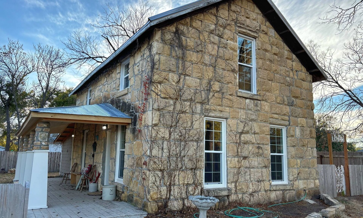 Hays Cottage | The Parsonage 1873 - cozy, unique, near downtown