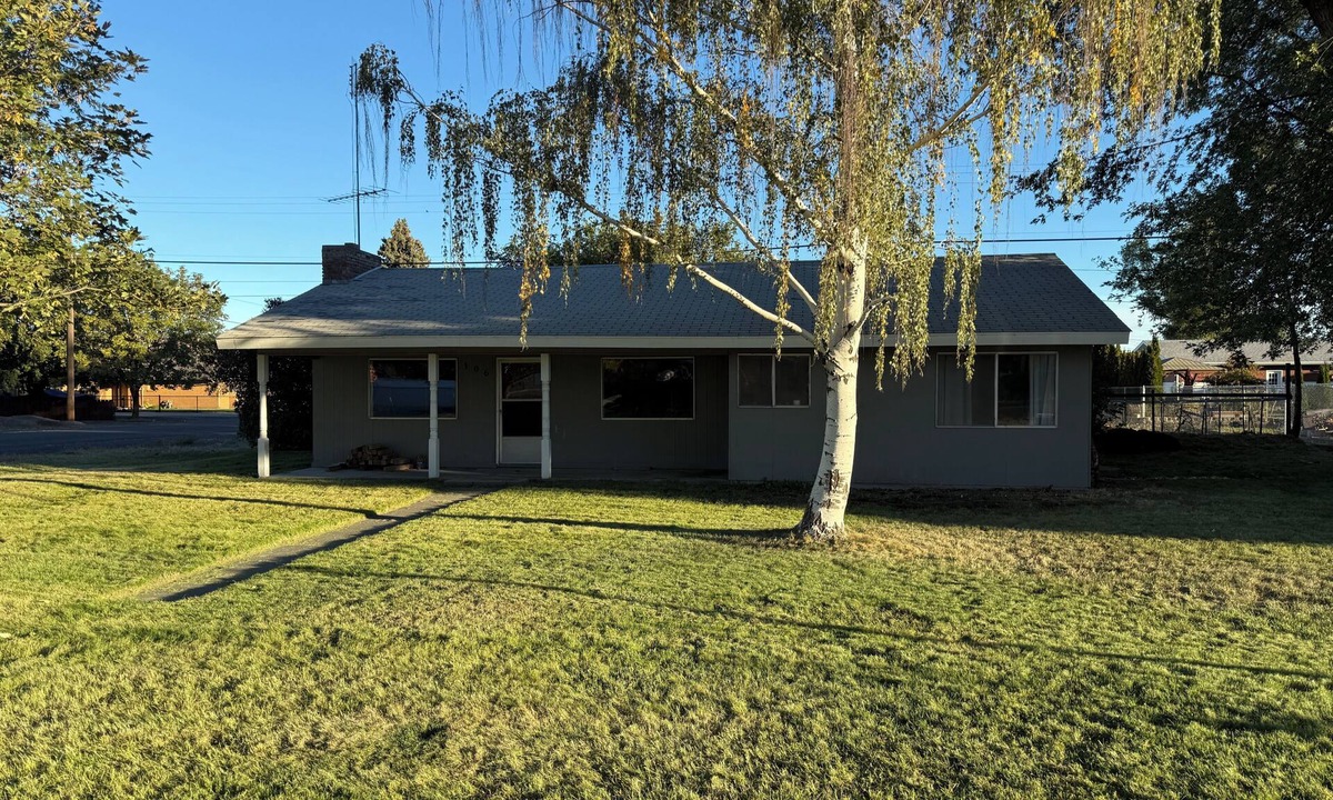 Coulee City House | The Peterson House- A charming 3-bed 2 Bath house in downtown Coulee City