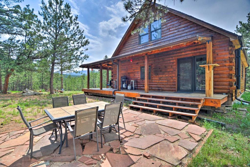 Lyons House | The ‘Pinecone Palace’ w/Hiking Trail Access!
